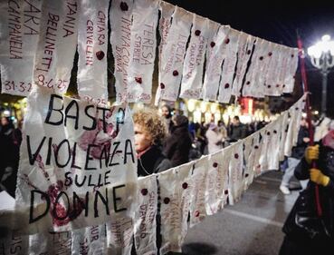 Femministe e pro Pal in piazza: occupazioni e vandalismi 5