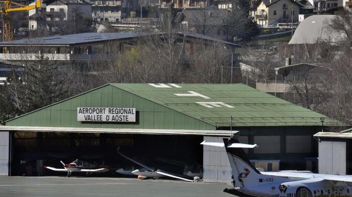 Il flop degli aeroporti locali: decollano sprechi e stipendi