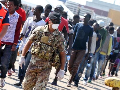 Immigrati, gli scafisti: "Ricchi con un viaggio"