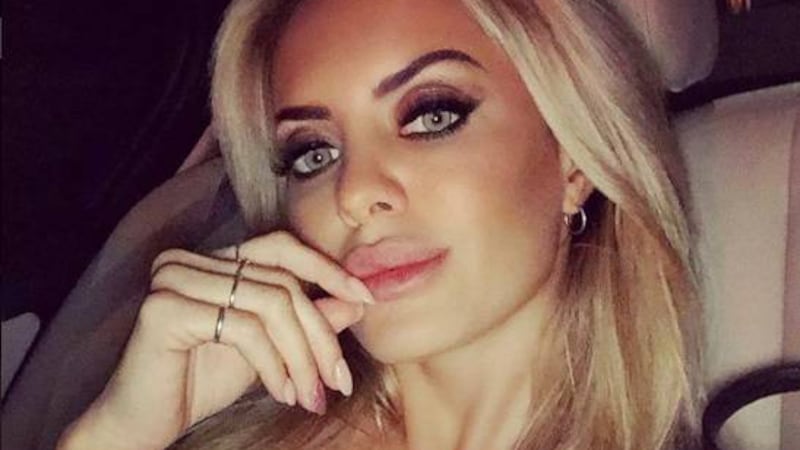 “Putt...”. Elena Morali aggredita e insultata a Milano: cosa è successo