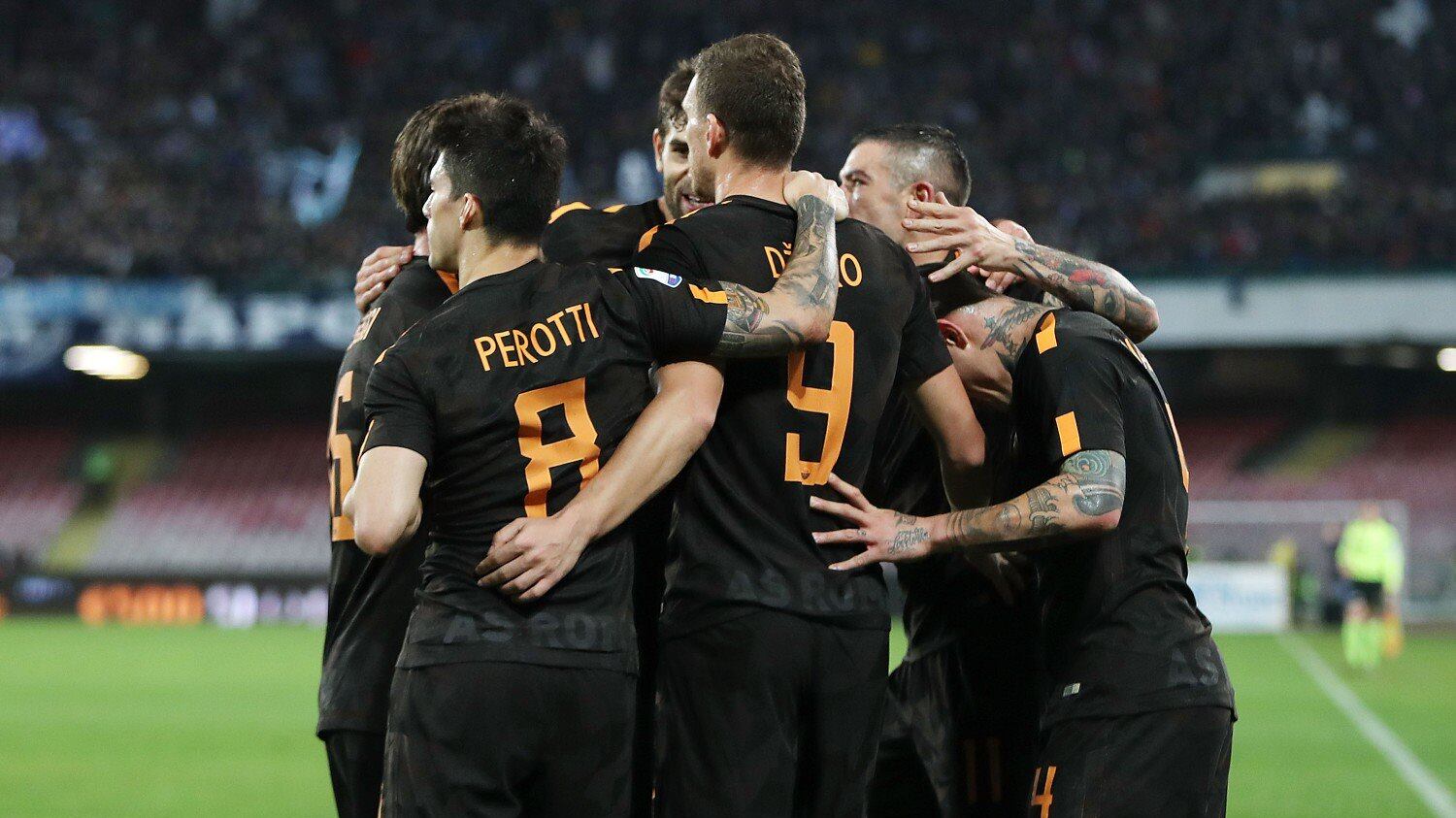 La Roma affonda 4-2 il Napoli: azzurri ancora primi ma con il fiato sul collo della Juve