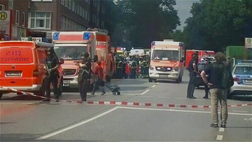 Amburgo, uomo accoltella i clienti di un supermercato 2