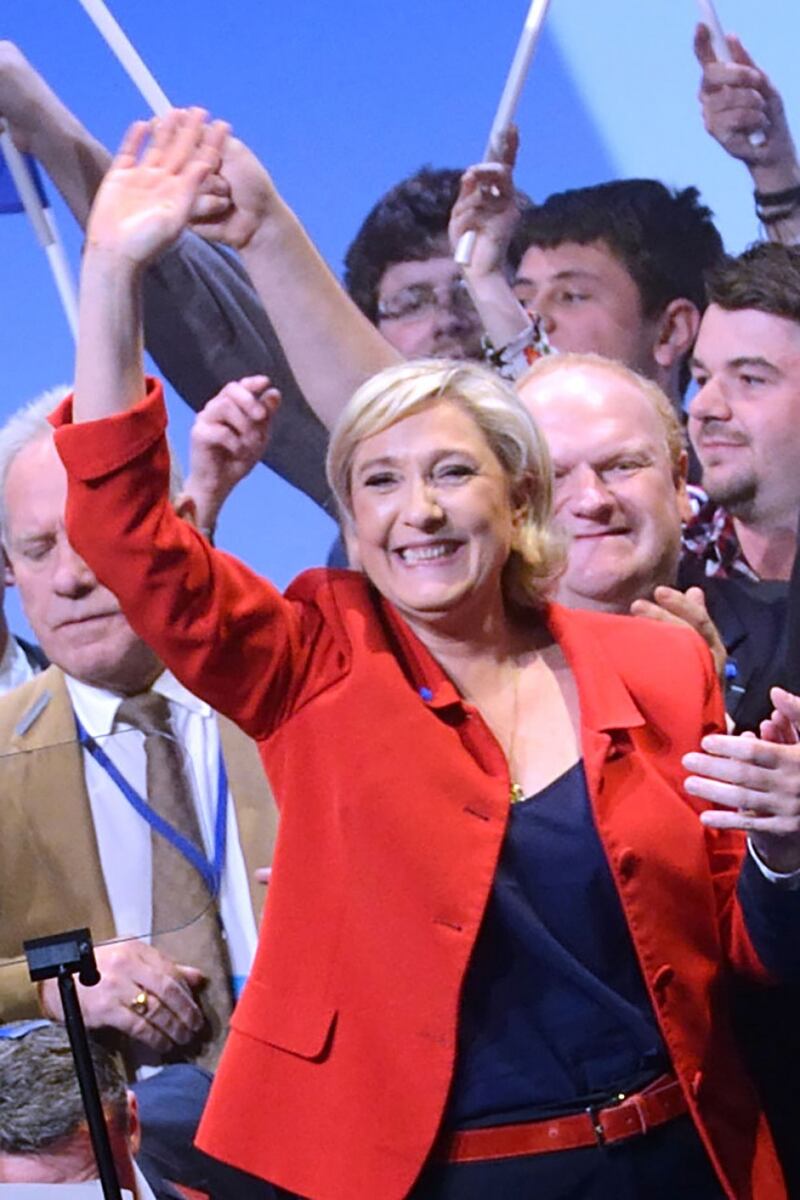 Marine Le Pen a TF1: "Via la bandiera dell'Ue dallo studio" 7