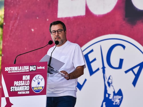 Salvini solidale. “Tutta Pontida abbraccia chi si è difeso”