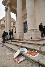 Roma, 400 ultras dell'Eintracht hanno invaso (e semidistrutto) la capitale 4