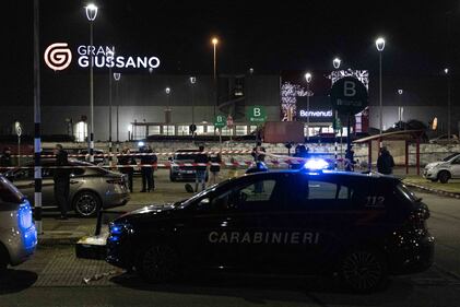 Accoltellata alle spalle dall'ex, l'orrore a Giussano: le immagini dalla scena 6