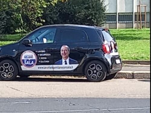 C'è il silenzio elettorale, l'auto pro Sala va in giro lo stesso