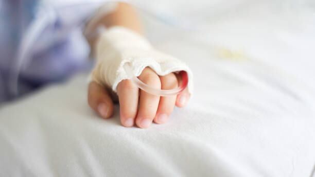 Bimbo di un anno in fin di vita in ospedale: "Cosa gli hanno fatto"