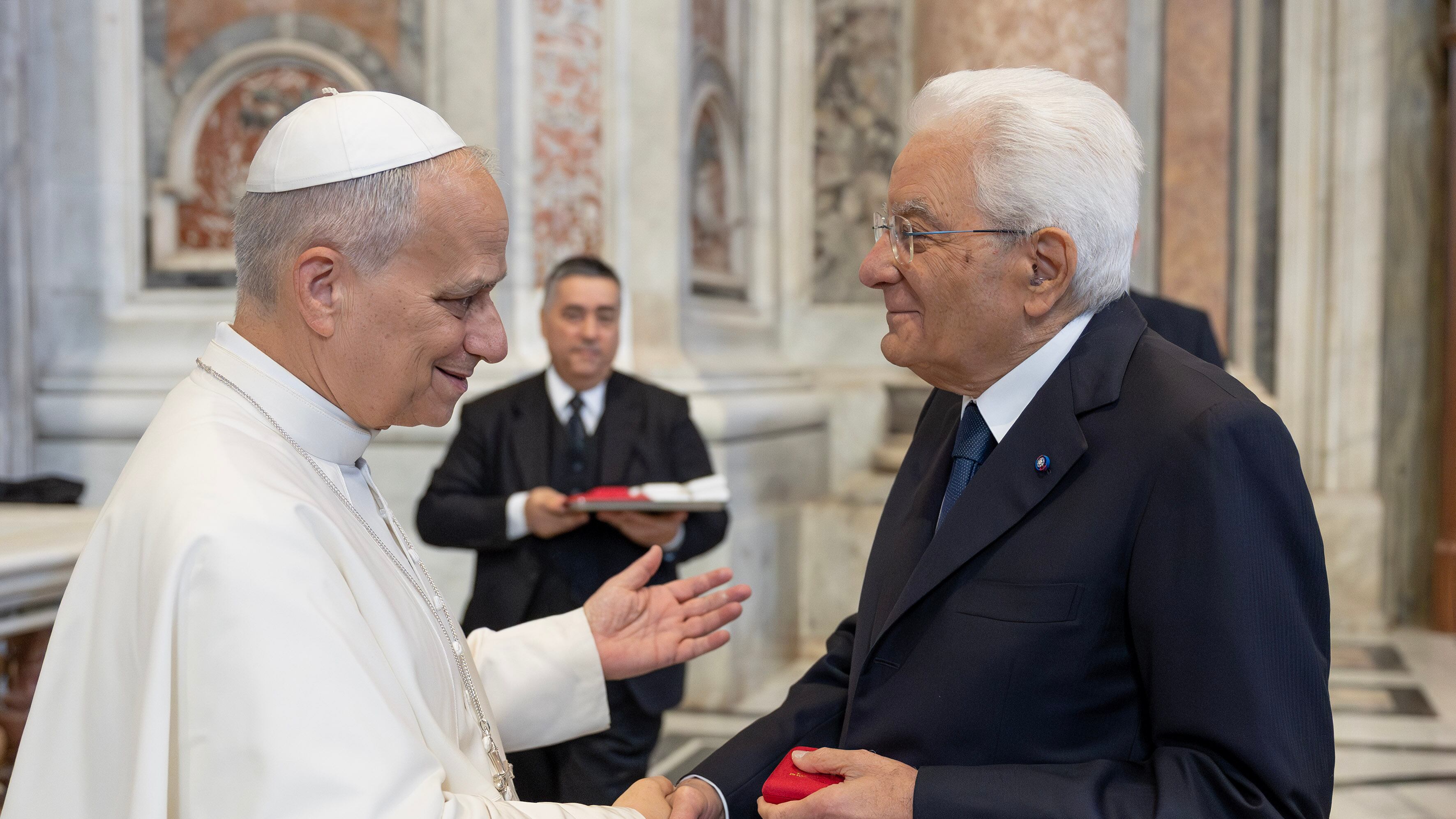 "Ora riprendere la via del dialogo". Gli auguri di Mattarella a Papa Leone XIV