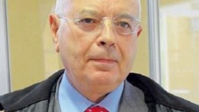 Non si schioda il procuratore "abusivo" anti Pdl