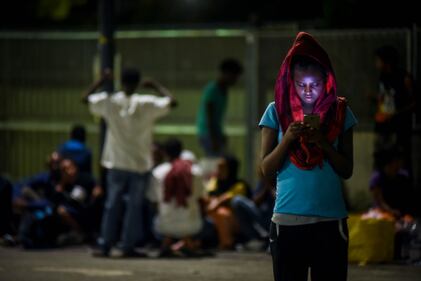 Migranti, l'hub di via Sammartini al collasso 8