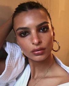 Emily Ratajkowski topless per il marito 13