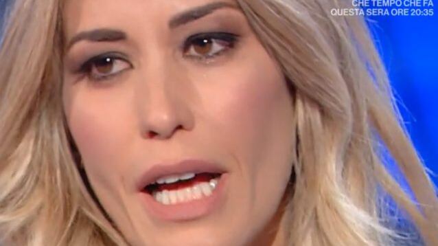 Domenica In, la Santarelli si commuove in diretta: "Mio figlio continua la chemio. La strada è lunga"