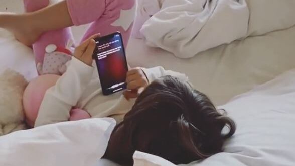 La figlia di Elisabetta Canalis si arrabbia con Siri: "Non mi piaci"