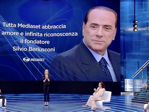 “Un ultimo applauso.” Il commovente omaggio di Ilary Blasi a Silvio Berlusconi