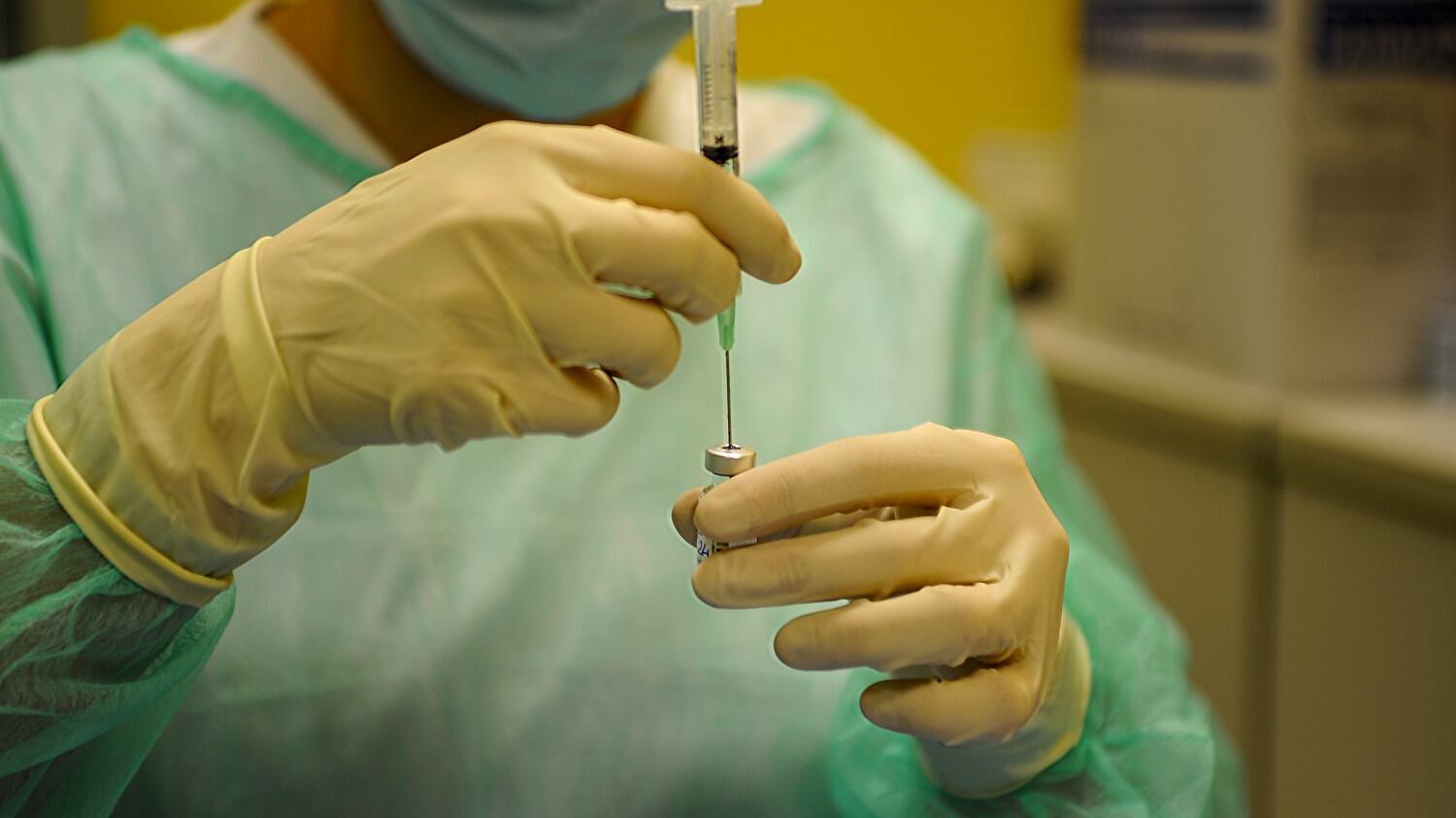 Caos vaccini, così slittano gli over 80