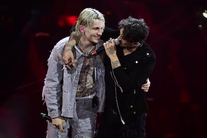 Sanremo 2024: ecco il look della quarta serata del Festival de Il Tre 5
