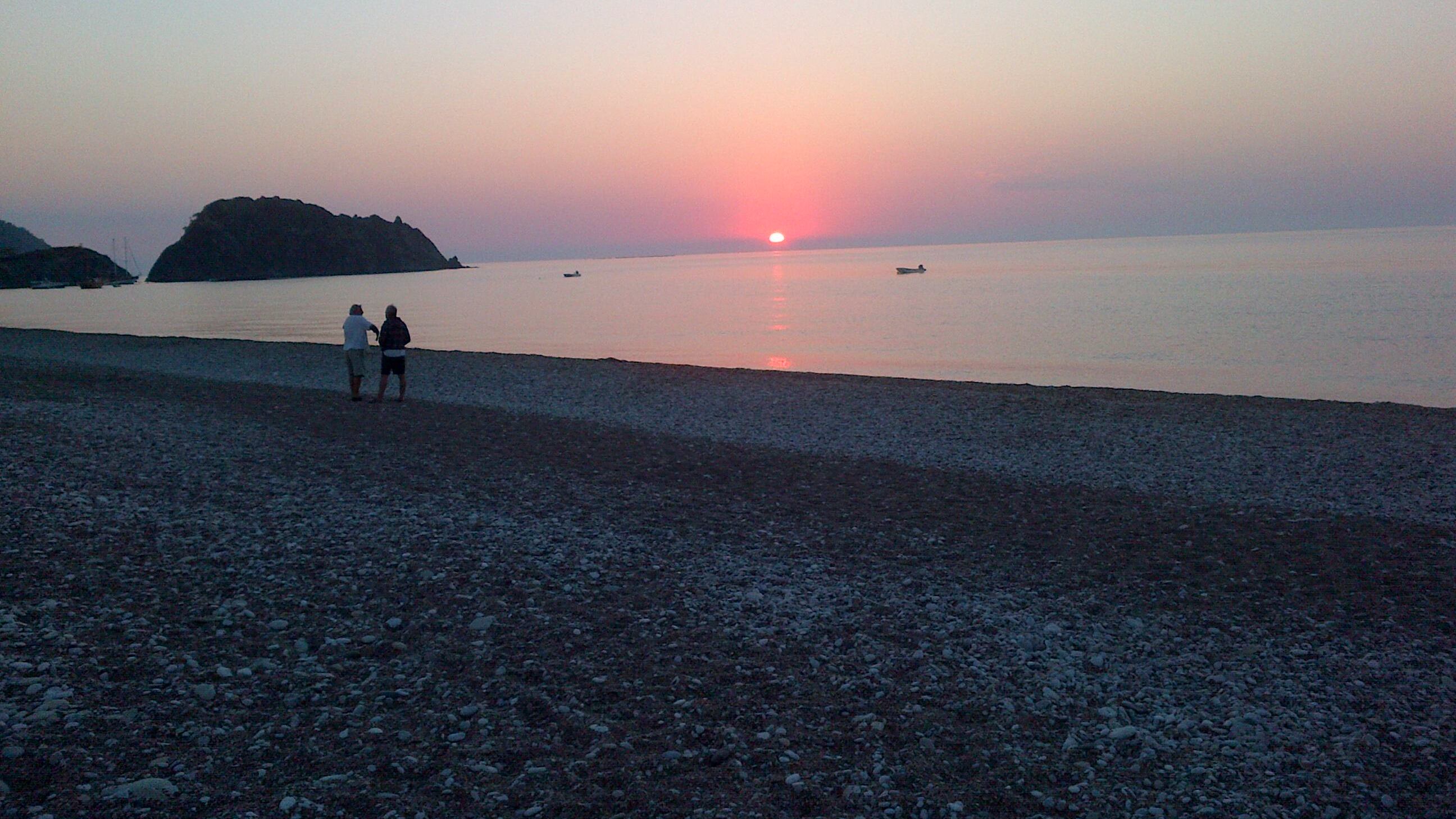 Quando Soner va sulla spiaggia di Çirali alle 5 del mattino
