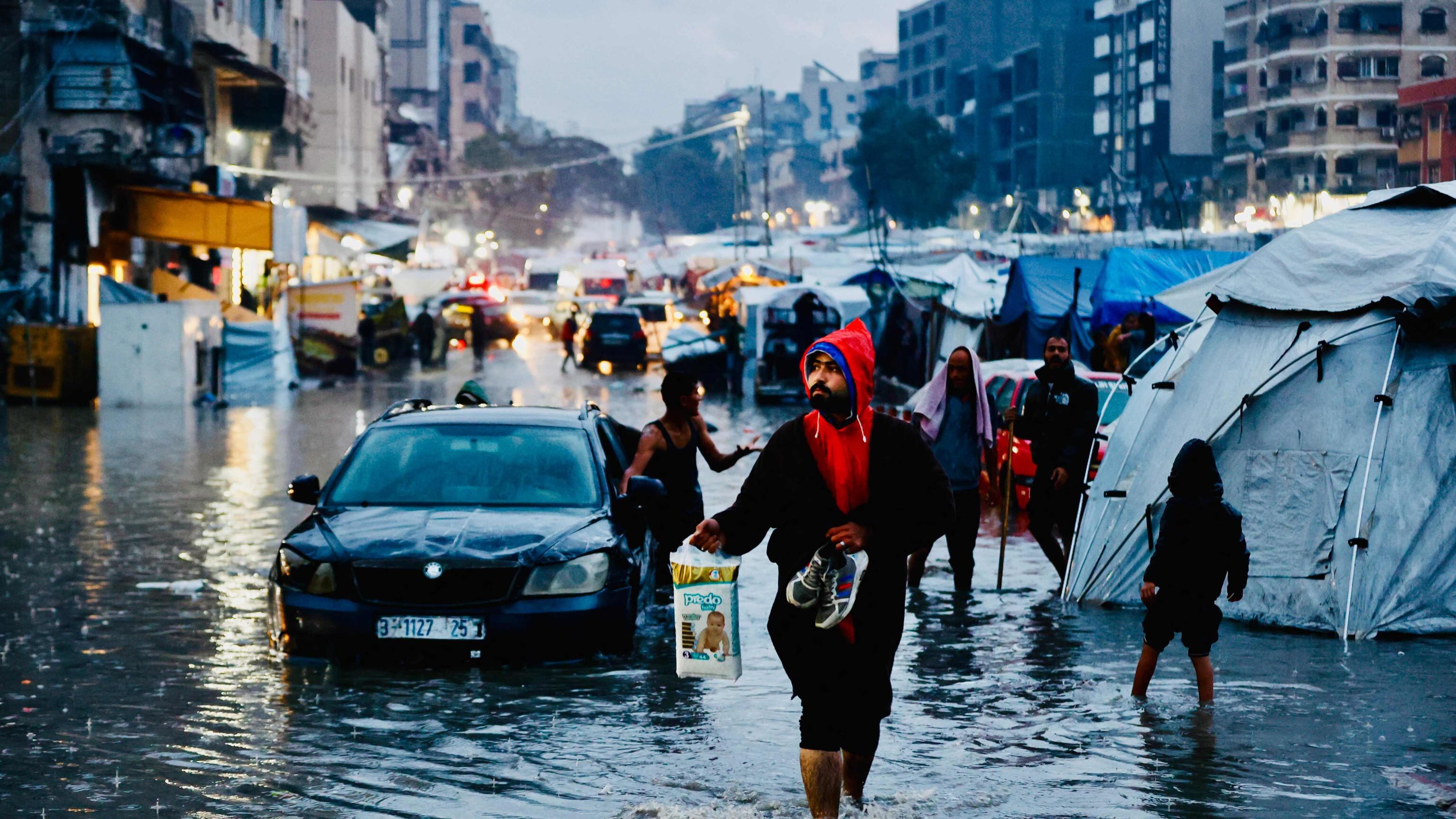 Gaza sott’acqua. Tende spazzate via