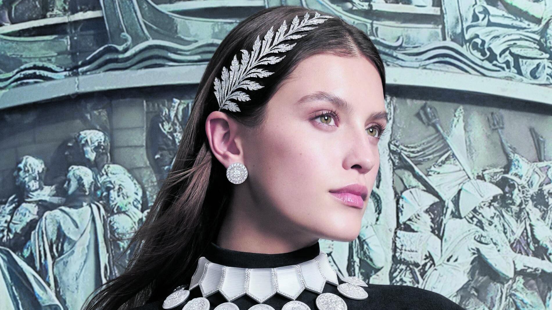 Il destino dell'alta moda è stupire l'impossibile