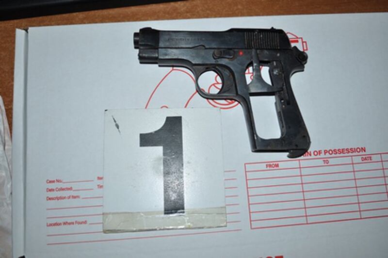 Il contenuto della busta ritrovata nel catanese dalla squadra mobile 2