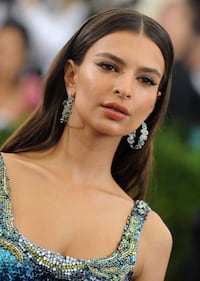 Emily Ratajkowski, topless e corpo nudo 23