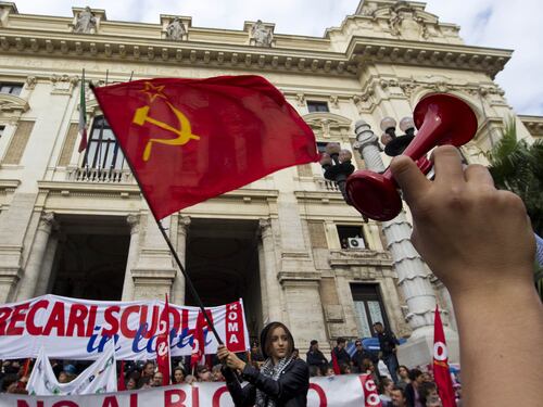 La sinistra eversiva ha scelto: "Votate Cinque stelle"