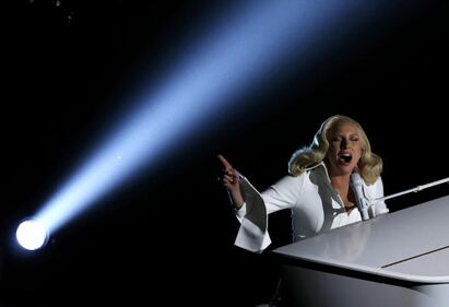 Lady Gaga per il terremoto: foto 28
