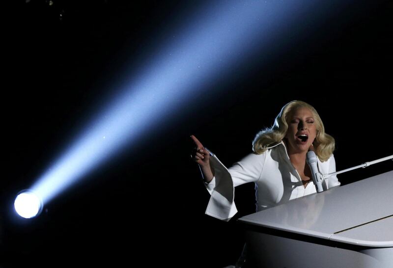 Lady Gaga per il terremoto: foto 28