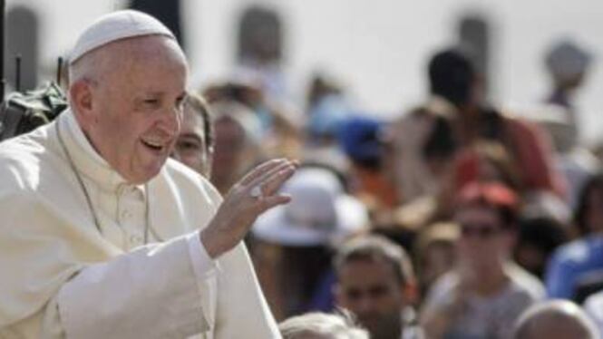 Migranti, il Papa: "Non lasciate in balia delle onde chi fugge dalla fame"
