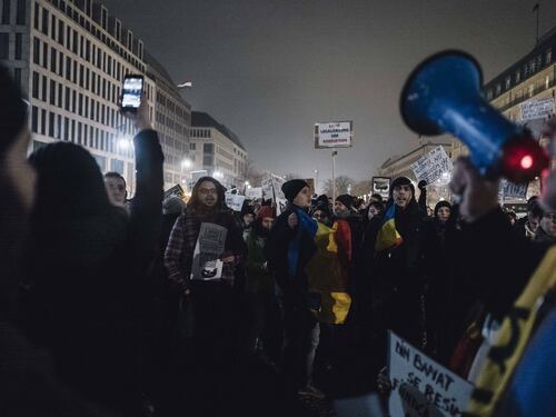 Alta tensione in Romania: in piazza contro governo