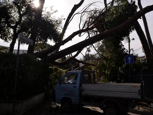Allarme maltempo: due morti tra Lucca e Urbino