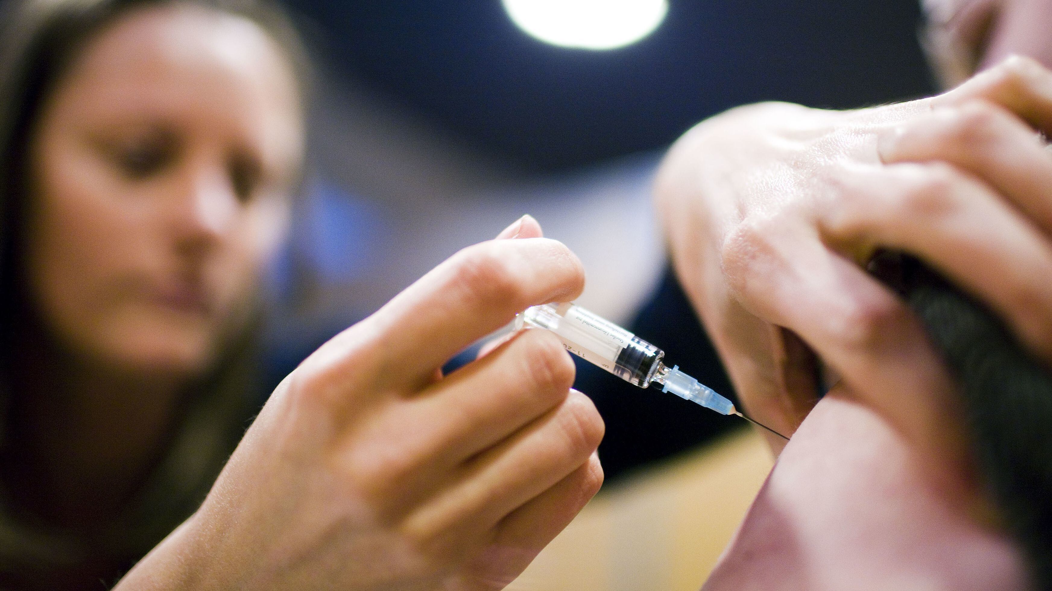 Macerata, licenziata ostetrica che rifiutava di vaccinarsi
