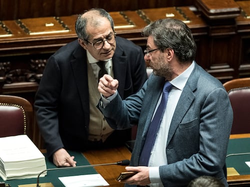 "Una soluzione", "Non servono". Adesso la lite è sui minibot