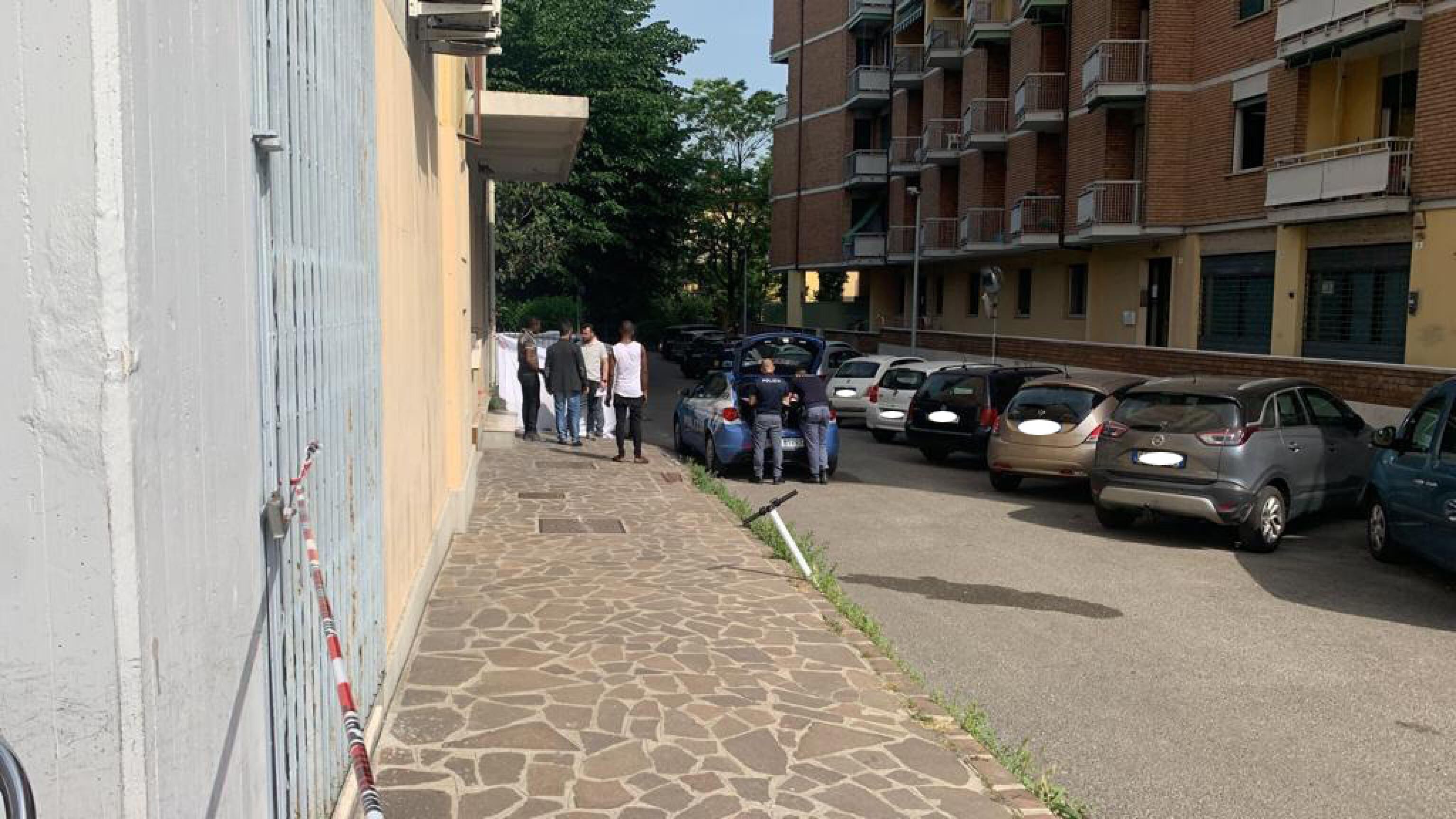 Tragedia a Modena, bambina di 4 anni precipita dal settimo piano e muore