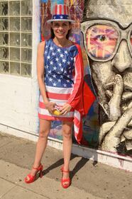 Alicia Arden e la bandiera Usa 22