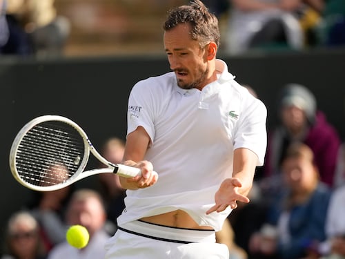 Wimbledon, Dimitrov si ritira per infortunio: Medvedev affronterà Sinner