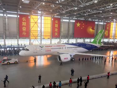 Da oggi la Cina ha un suo aereo di linea 3