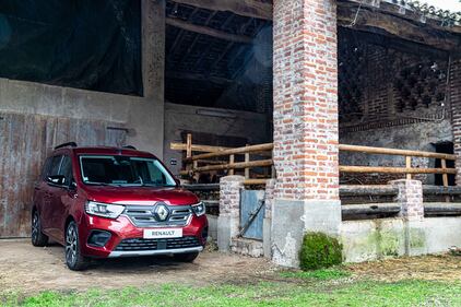 Nuovo Renault Kangoo E-Tech: guarda le foto 11
