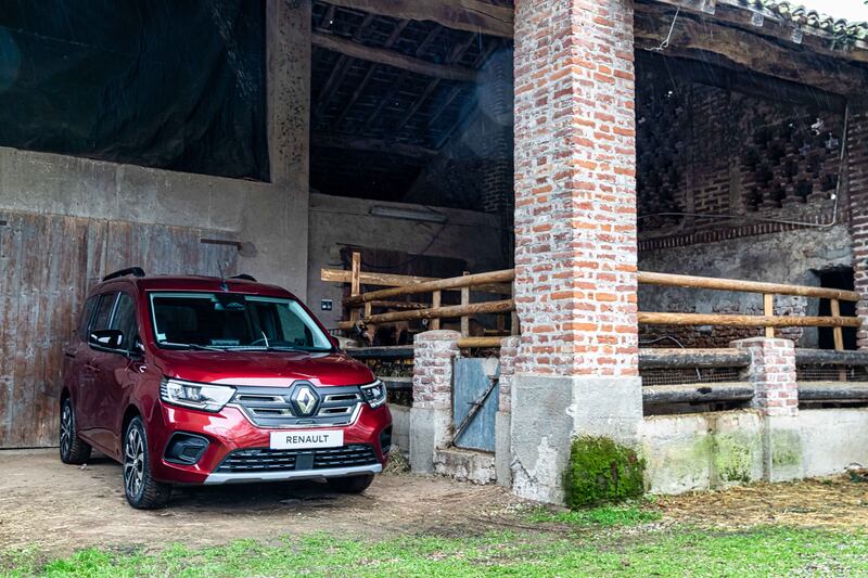 Nuovo Renault Kangoo E-Tech: guarda le foto 11