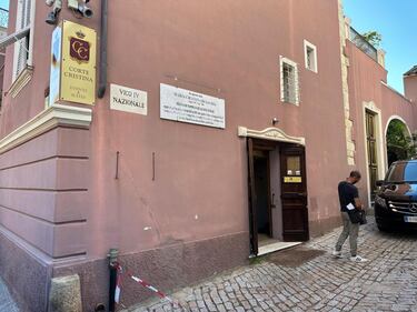 Omicidio all'alba a Cagliari, 43enne trovato morto strangolato in un B&b 4