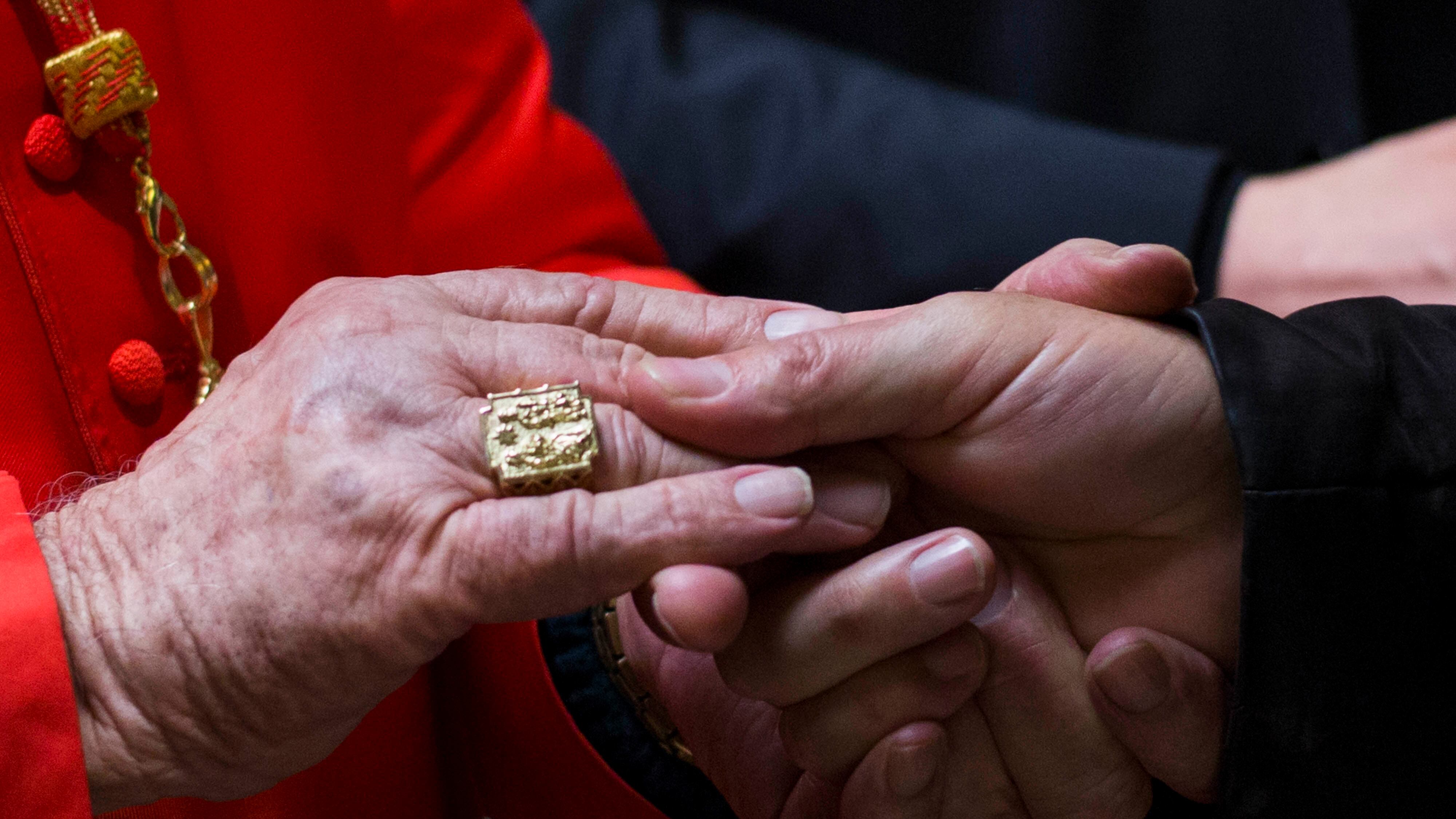 Vaticano, ecco tutti i cardinali che possono inguaiare il Papa