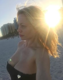 Anna Falchi, scollatura hot sui social 2