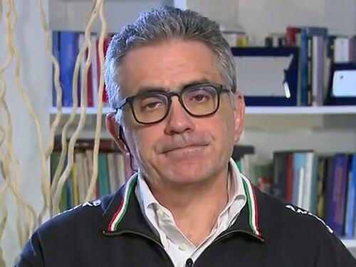 "Venduto, adesso devi morire". Attacchi e insulti contro Pregliasco