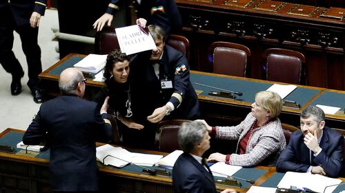 La protesta in aula dei 5 Stelle 3