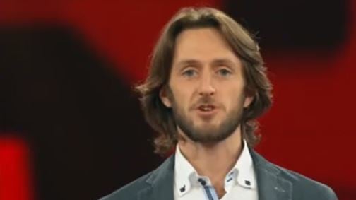 Torino, il prof campione de "L’Eredità" in piazza con le sardine
