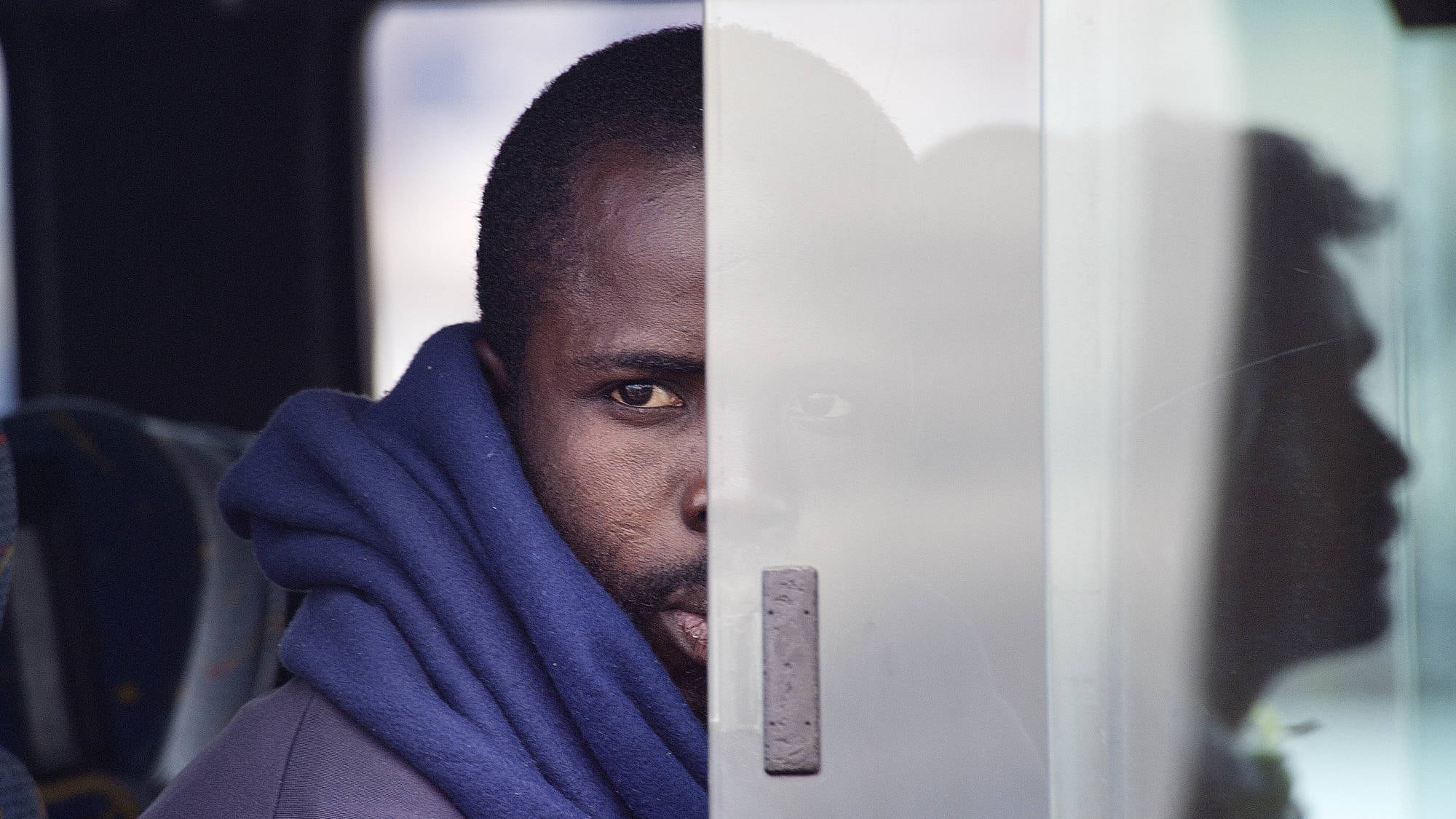 Germania, migrante picchiato e frustato da tre tedeschi
