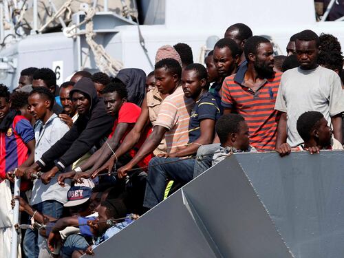 Ci mancavano solo le tendopoli per gli immigrati