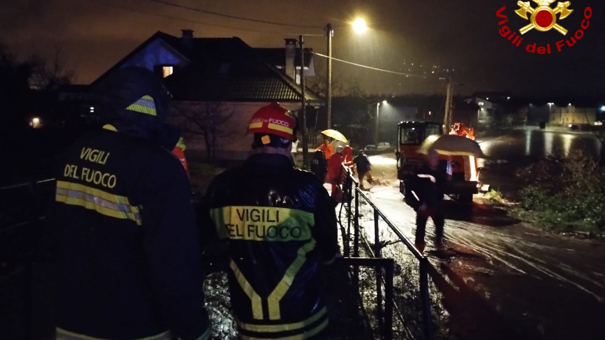 Una bomba d'acqua spaventa Milano. Tromba d'aria nel Varesotto
