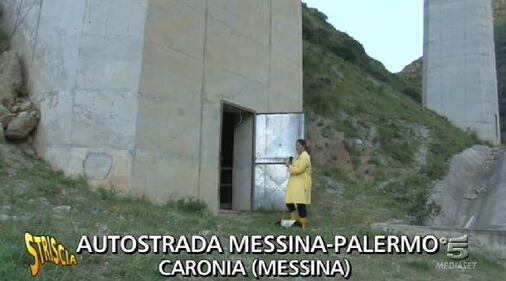 Un mattatoio abusivo in un pilone della Palermo-Messina 1